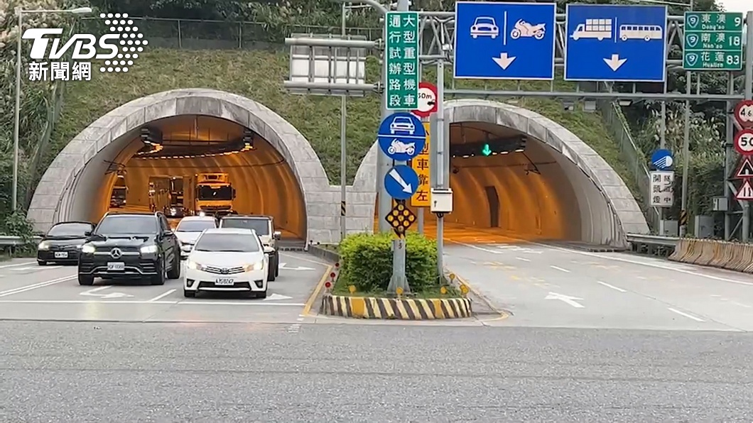 Zhongren Tunnel reopens on July 4 (TVBS News) Zhongren Tunnel on Su-Hua highway to reopen July 4