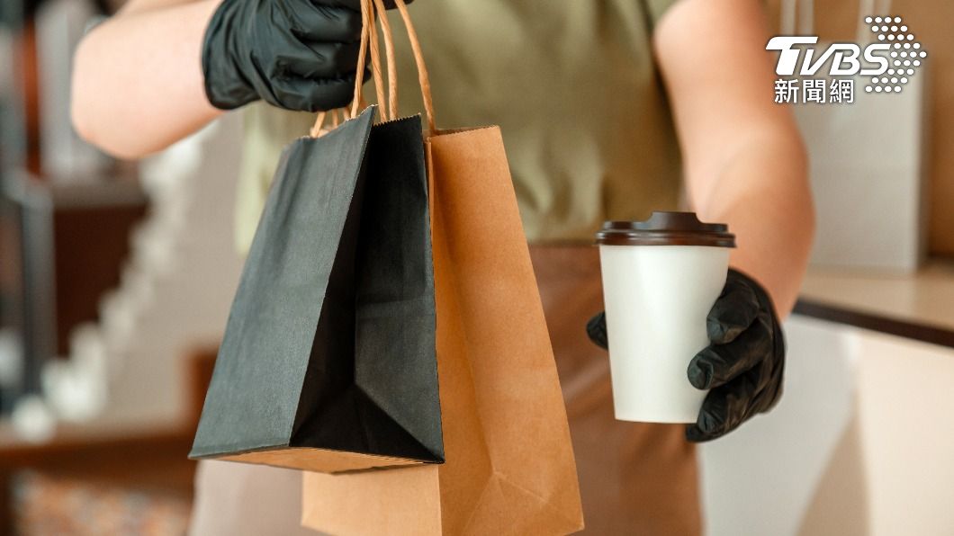 不少人會相當關注店員的舉動。（示意圖，與事件無關／shutterstock達志影像）