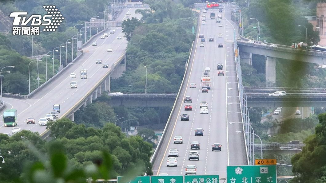 交通部高速公路局預估明日國道14路段恐車多壅塞。（圖／中央社）