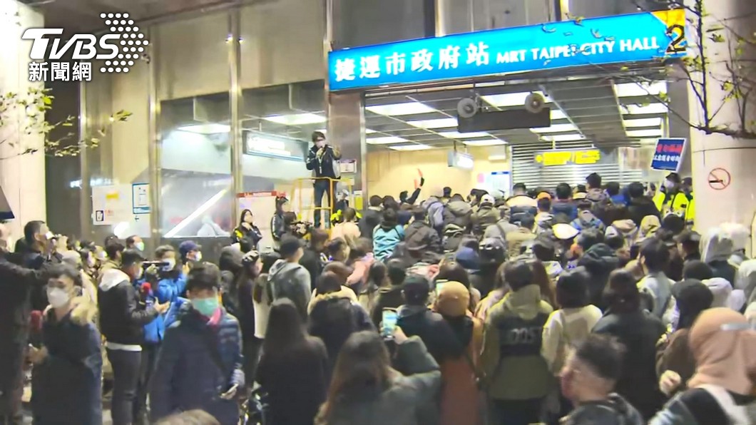 每年台北101跨年台北捷運都會42小時不收班送民眾回家。（圖／TVBS資料畫面）