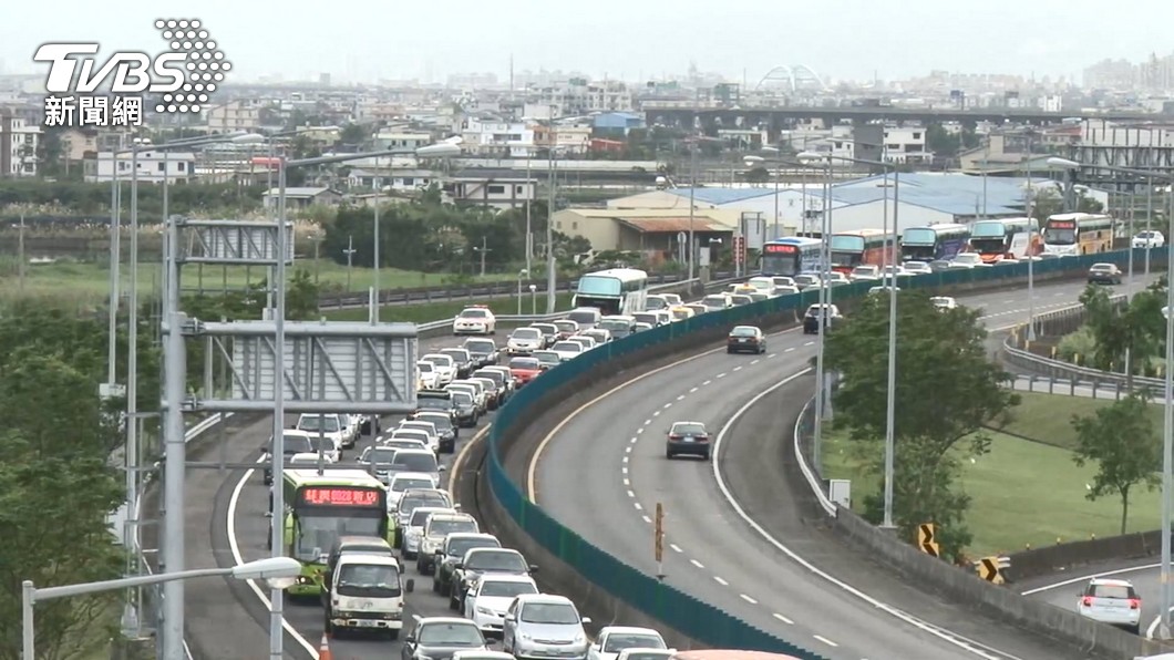 高公局預估，今交通量為118百萬車公里。（圖／TVBS資料畫面）