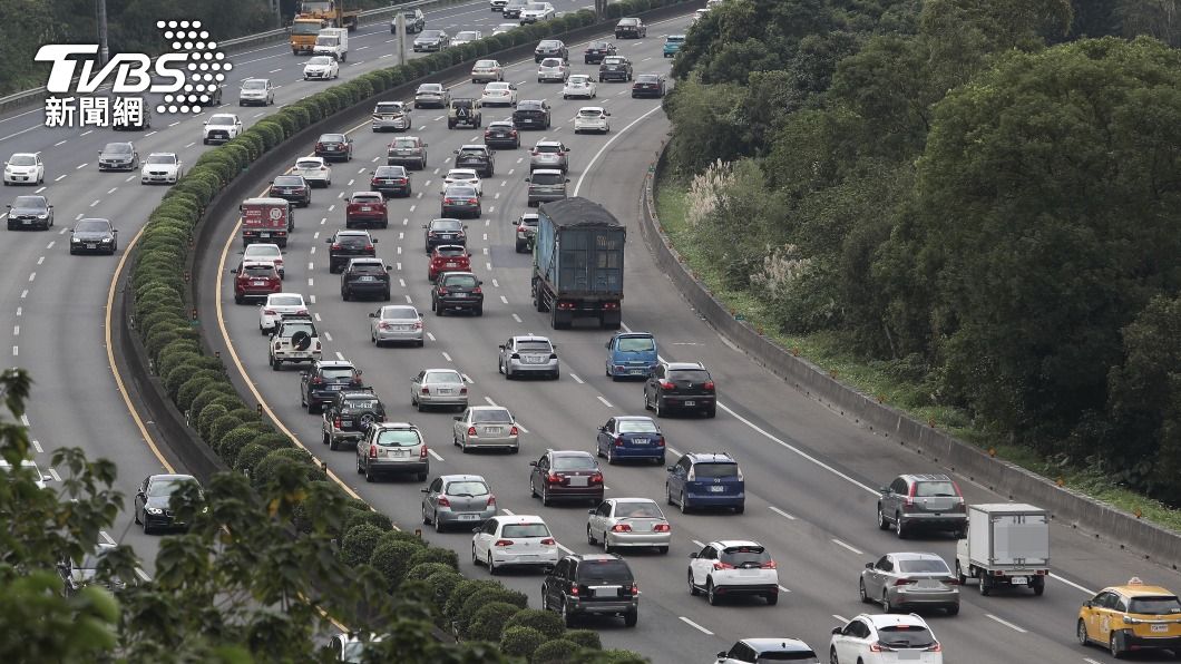 高公局表示，預估明天國道交通量104百萬車公里。（圖／中央社）