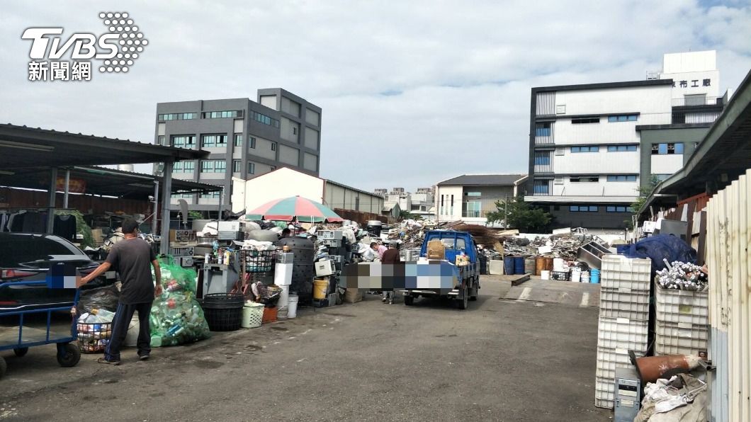 小港竊賊狂偷回收場4百斤銅器變賣。（圖／TVBS）