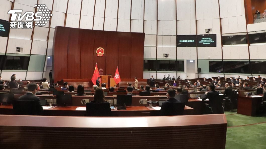 香港立法會議員宣誓就任，儀式由特首林鄭月娥監誓。（圖／中央社）