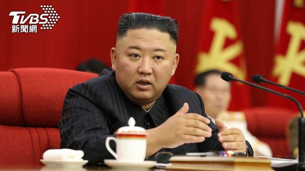 金正恩被塗鴉罵「狗XX」，北韓政府全力緝拿犯人。（圖／達志影像美聯社）