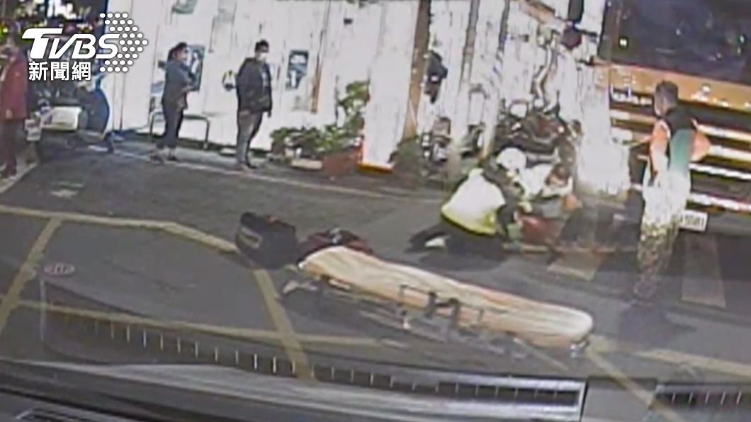 宜蘭8旬婦遭垃圾車迎面撞擊。（圖／TVBS）