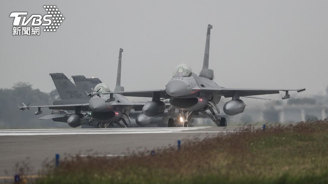 空軍F-16V緊急起降操演。（圖／中央社）
