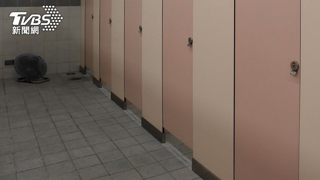 一般外面公廁通常女廁前面都會大排長龍。（示意圖／shutterstock達志影像）
