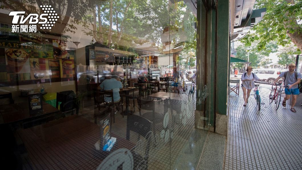 阿根廷首都電網故障，一處咖啡廳停電。（圖／達志影像美聯社）