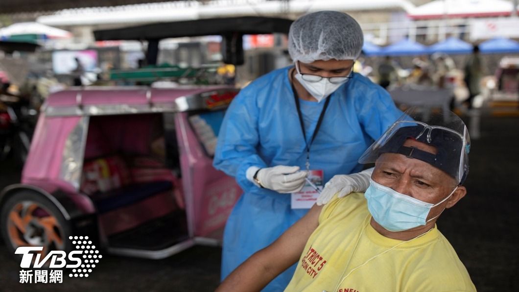 菲律賓交通部宣布，在首都馬尼拉沒打疫苗不能搭乘大眾運輸交通工具。(圖/路透社)