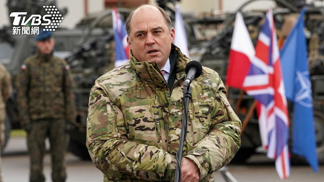 英國國防大臣華勒斯證實，提供給烏克蘭的首批武器系統17日到貨。（圖／達志影像路透社）