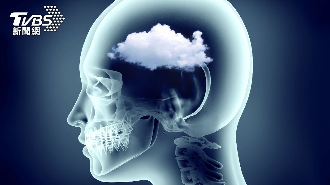 根據英國研究，腦霧是Omicron五大症狀之一。（示意圖／shutterstock 達志影像）