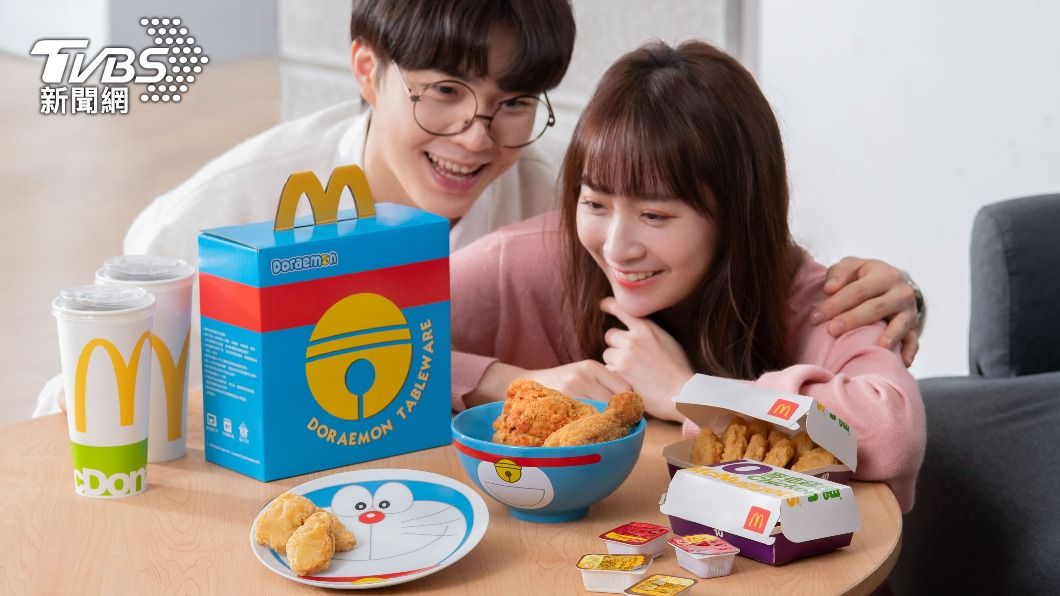 台灣麥當勞宣布和《哆啦A夢》攜手推出經典陶瓷碗盤組。（圖／台灣麥當勞提供）