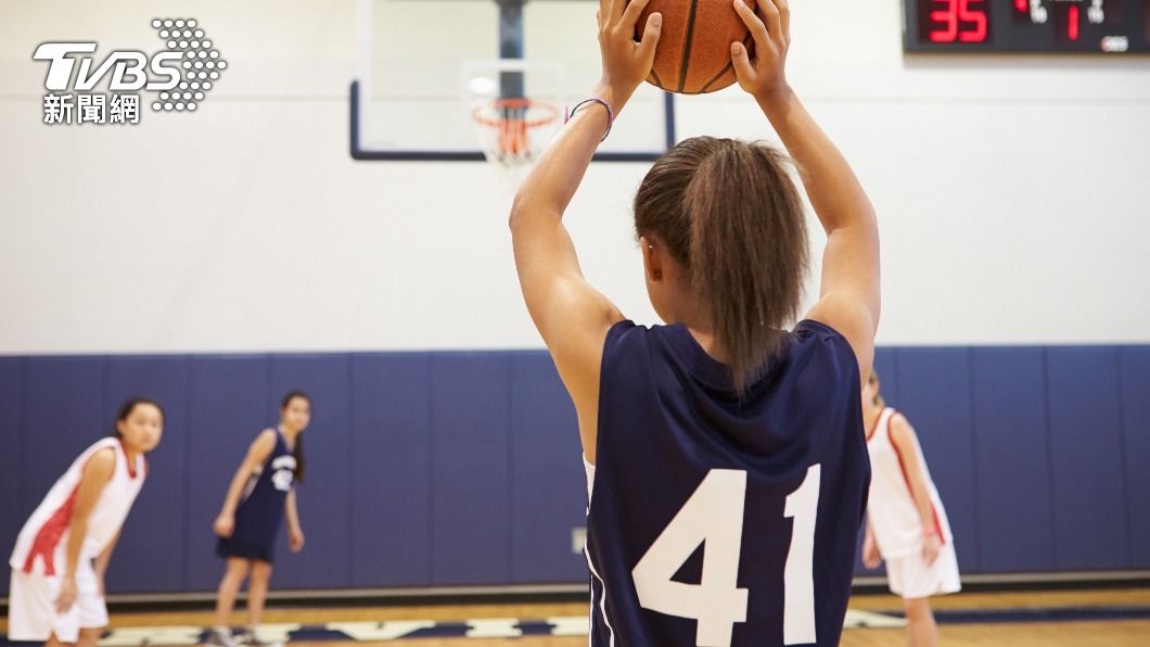 美國高中女籃比賽中，竟有球評在直播中嘲笑球員體重。（示意圖／shutterstock達志影像）