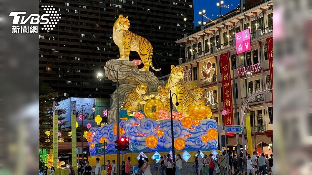 圖為新加坡牛車水一帶的春節街燈裝飾。（圖／中央社）