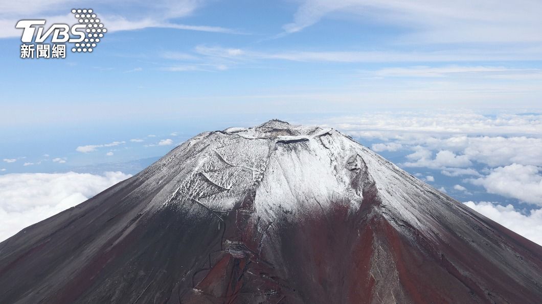 韓媒報導富士山可能隨時噴發。（圖／達志影像美聯社）