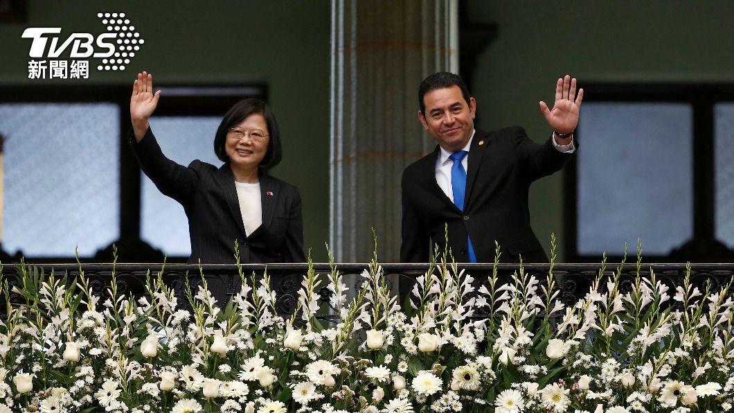 總統蔡英文曾於2017年出訪瓜國，與時任總統莫拉雷斯會面。（圖／達志影像美聯社）