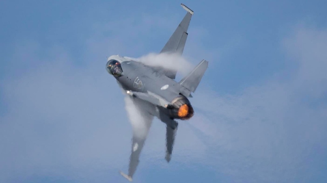 F-16V戰機升空復飛。（圖／翻攝自國防部發言人臉書）