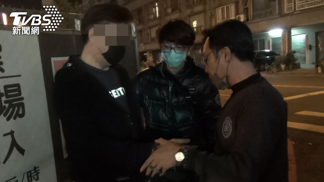 55歲林鴻（左）遭台中豐原警分局逮補。（圖／中央社-民眾提供）
