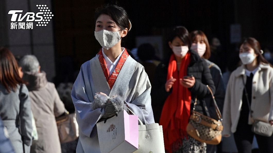 一名日本女子二度染疫，她分析兩次染疫症狀的不同。（示意圖／達志影像美聯社）