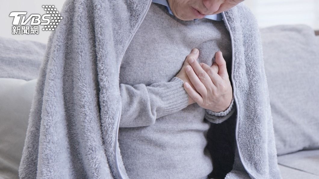 冬天起床時未注意保暖容易引發心肌梗塞。（示意圖／shutterstock達志影像） 中風、心梗最易發「3時機」　醫師曝日常保養3大重點