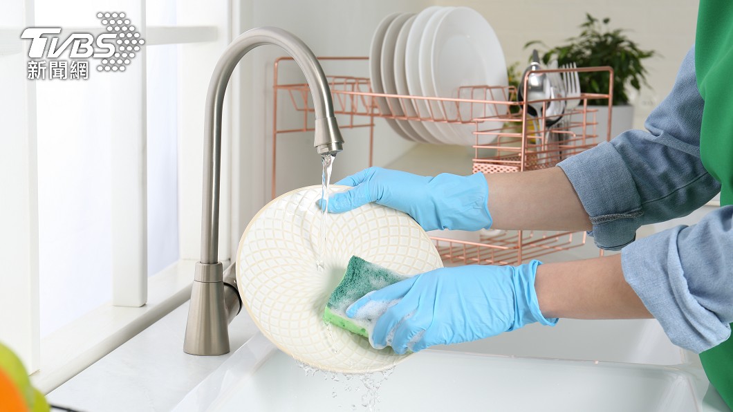 專家表示，廚房海綿如同細菌培養皿。（示意圖／shutterstock達志影像）