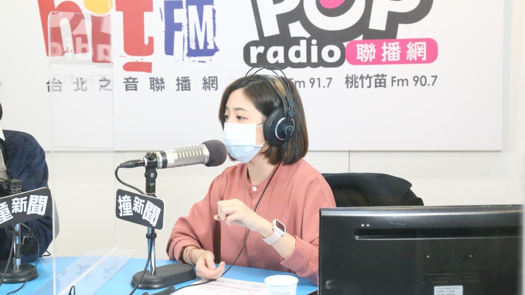 黃瀞瑩今早接受廣播節目專訪時說，當天開車聽到郝龍斌在廣播中談藍白合，差點把煞車踩錯成油門。（圖／POP撞新聞提供）
