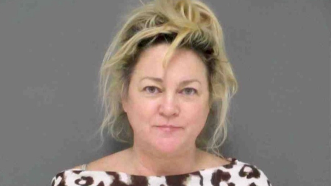 德州婦女泰勒在超市向一名媽媽出價千萬「買小孩」被捕。（圖／翻攝自《New York Post》）