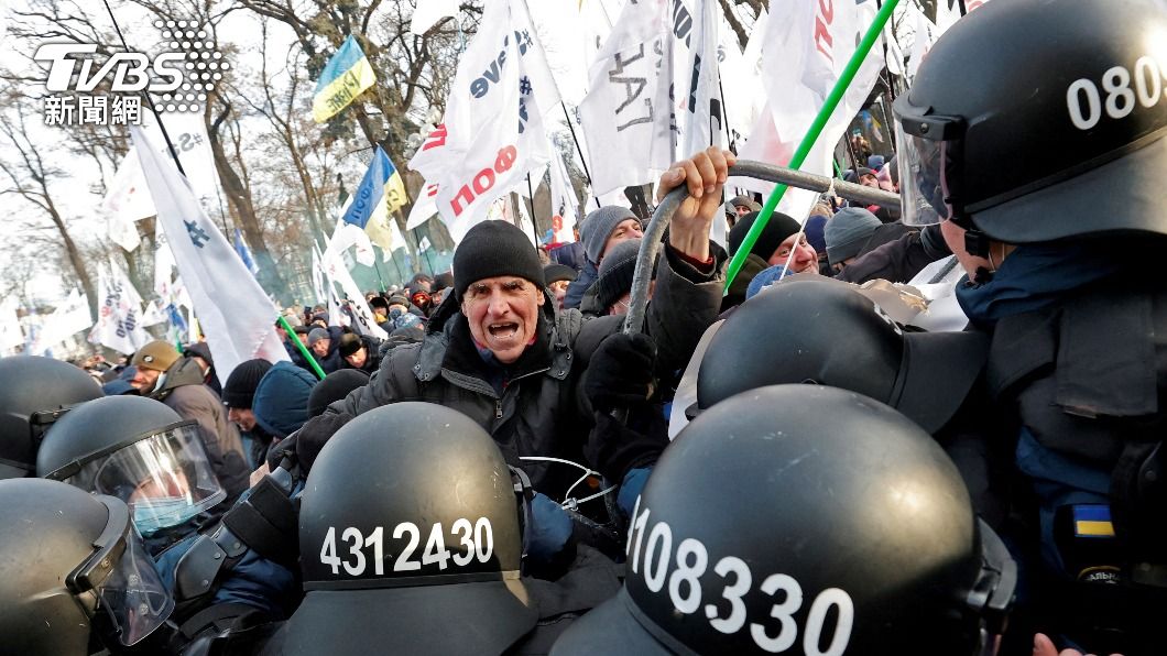烏克蘭中小企業和警方爆發激烈衝突。（圖／達志影像路透社）