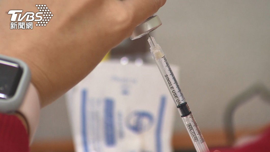 宜蘭加開疫苗快打站供教師接種。（圖／TVBS）