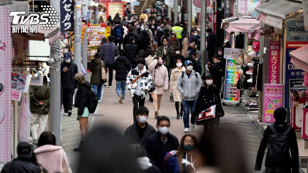 日本將隔離期縮短至7天。（圖／達志影像美聯社） 日本決定縮短隔離期至7天　著眼維持社會經濟活動
