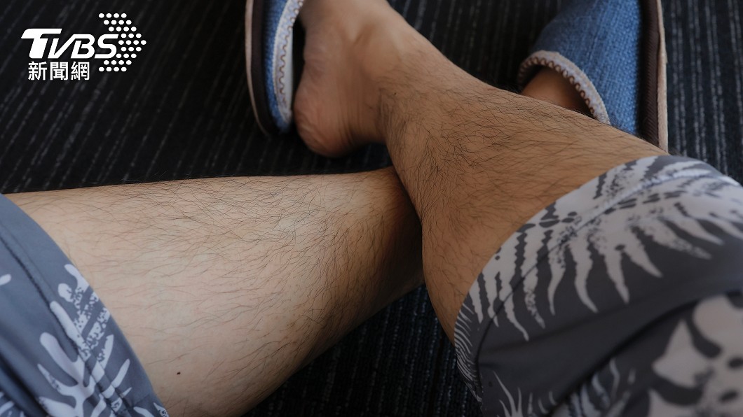 腳毛突然變得越來越少，恐是疾病的徵兆。（示意圖／Shutterstock達志影像）