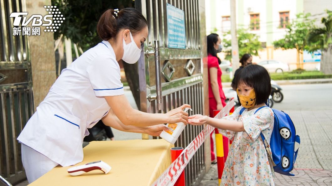 疫苗普遍施打後，越南逾75%的學生都得返校上課。（示意圖／shutterstock達志影像）
