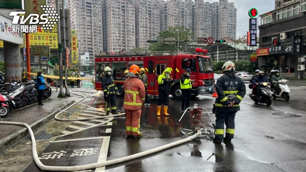 消防人員獲報到場發現有瓦斯漏氣。（圖／TVBS）