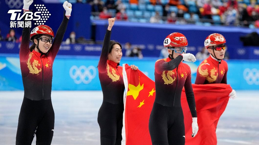 中國隊奪下短道競速滑冰混合團體接力金牌。（圖／達志影像美聯社）