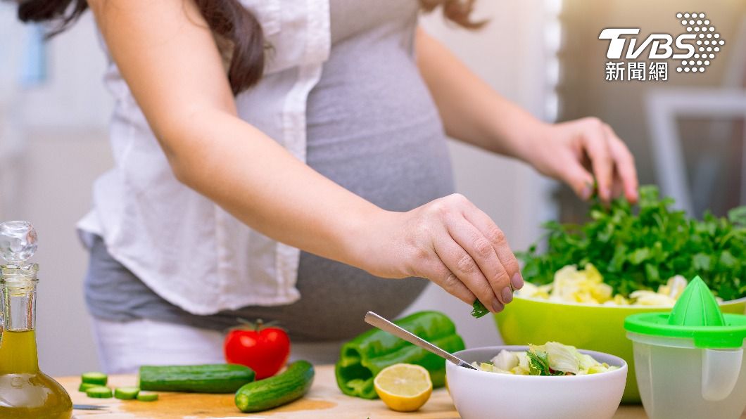 懷孕期間需要特別留意飲食及營養補充。（示意圖／shutterstock達志影像）