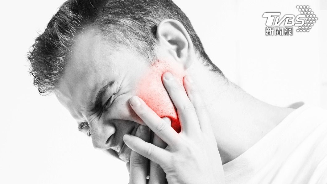 突然感到臉部關節疼痛可能是顳顎關節炎在作祟。（示意圖／shutterstock達志影像）