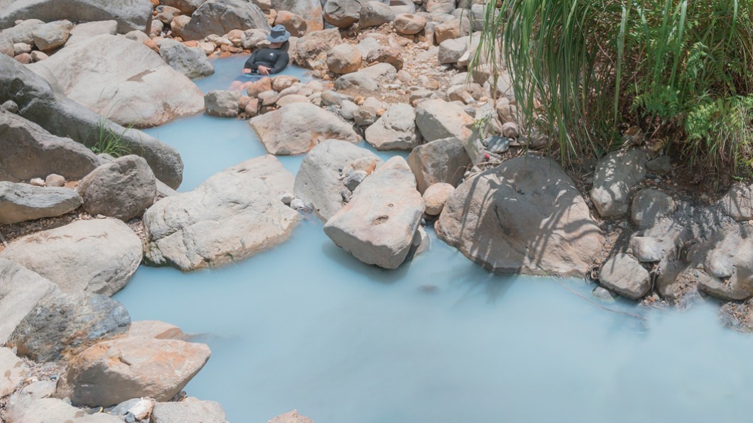陽明山的「下七股野溪溫泉」是備受網友喜愛的野溪溫泉之一。（圖／焦糖熱一點提供）