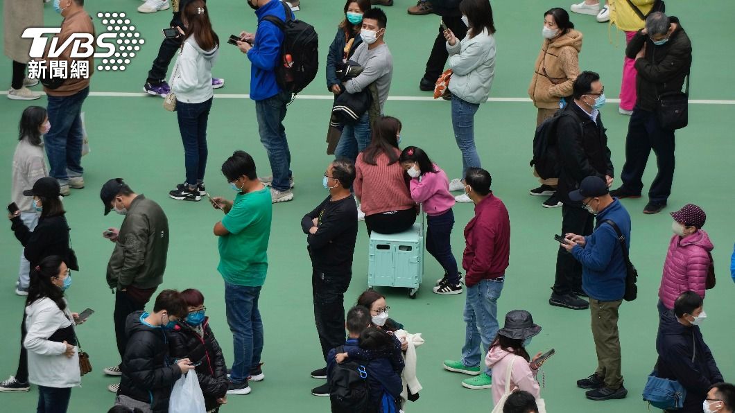 香港疫情升溫迅速，當地醫療快不堪負荷。（圖／達志影像美聯社） 