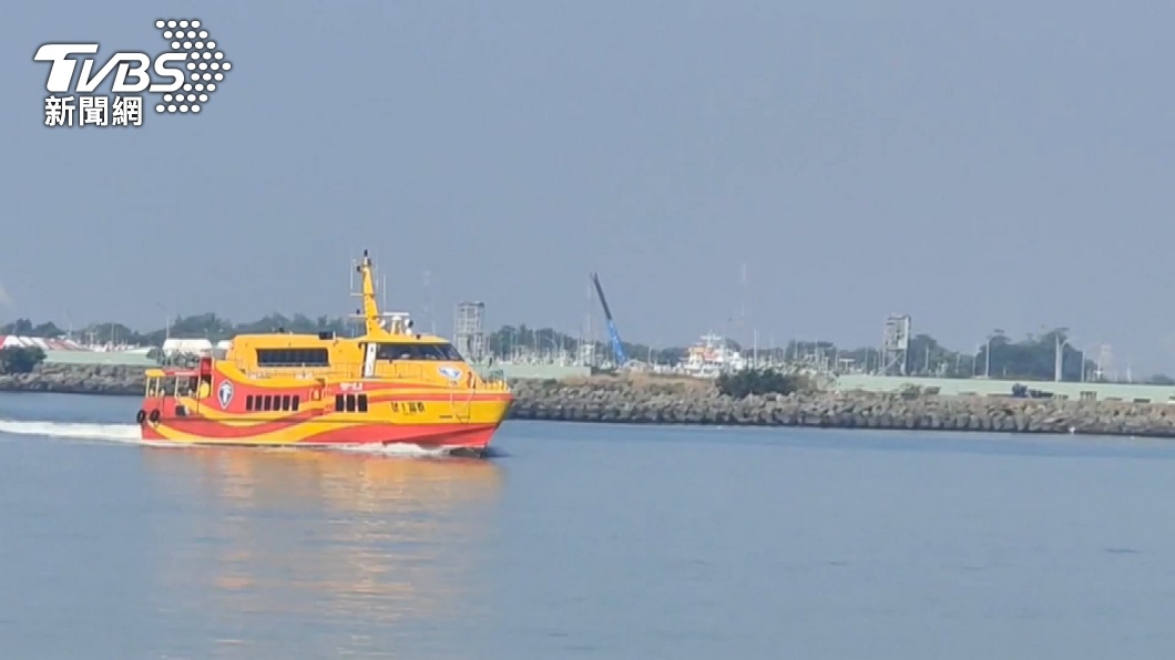 「東琉線交通船」遭爆給民眾開船，調查出爐，方姓船長扣照3個月。（圖／TVBS資料畫面）