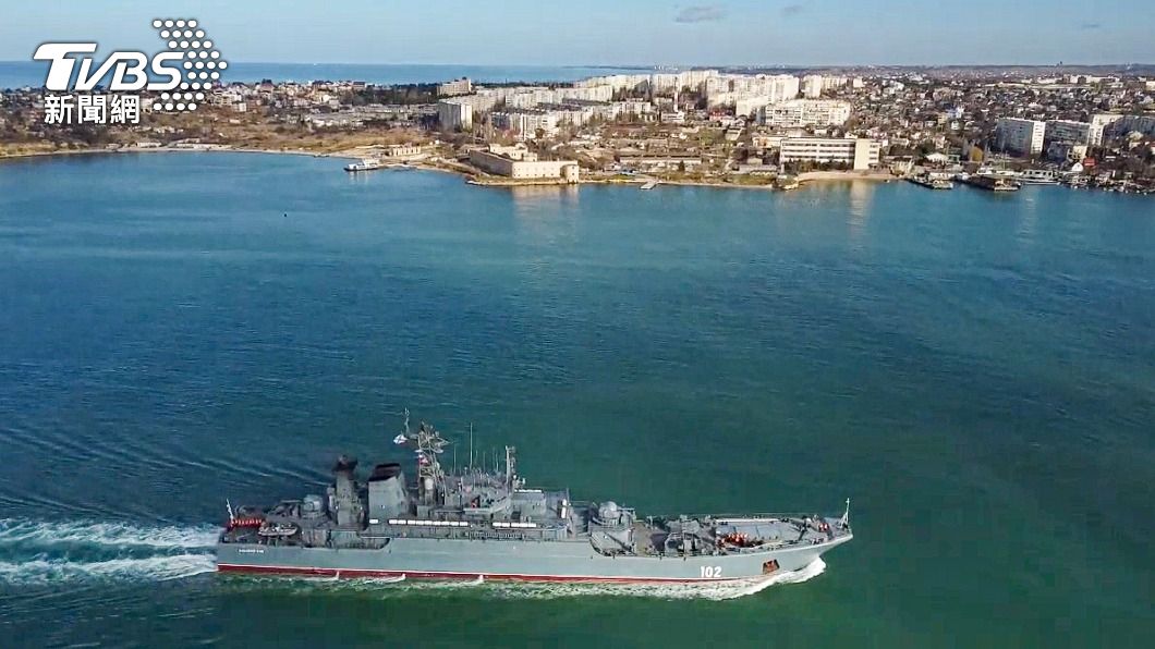 俄羅斯艦隊在克里米亞半島附近展開軍訓。（圖／達志影像美聯社）