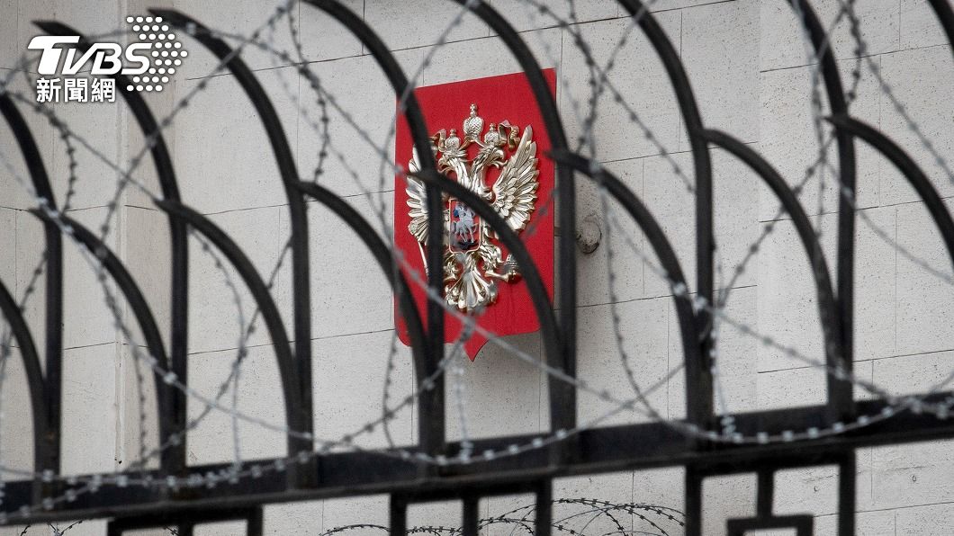 俄羅斯駐基輔大使館傳出也開始撤離外交人員。（圖／達志影像美聯社）
