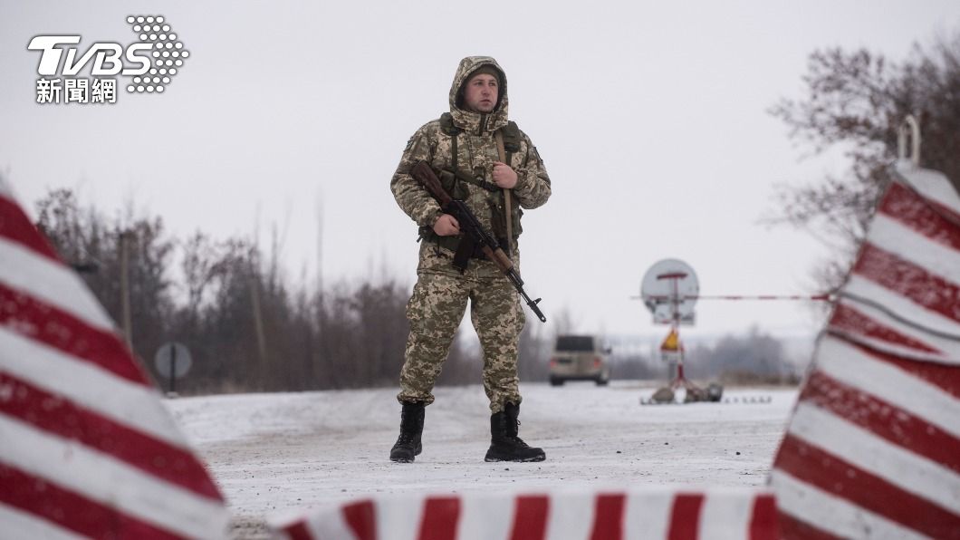 烏克蘭士兵駐守在俄烏邊境。（圖／達志影像美聯社）