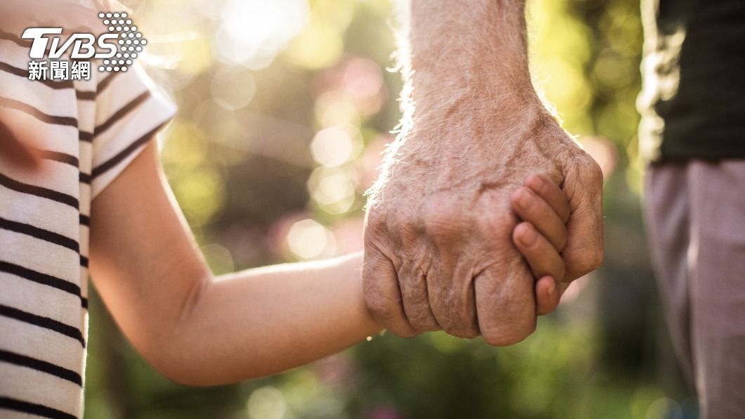 祖父母節的創立，主要希望家人能夠彼此團聚、聯繫感情。（示意圖／shutterstock達志影像）
