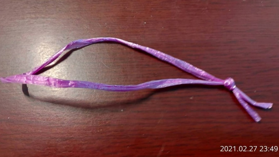 網友發現有人販售「用過的尼龍束繩」。（圖／翻攝自「爆廢公社公開版」）