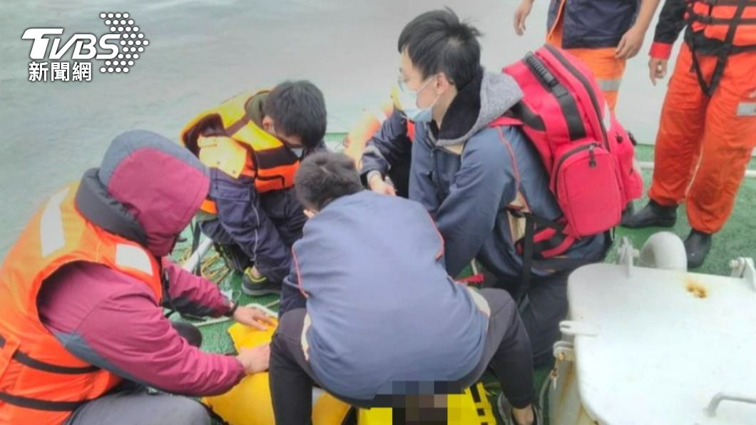 台中港一名引水人落海，送醫搶救不治。（圖／讀者提供）