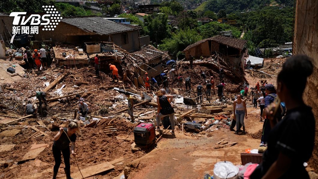 巴西山城暴雨引發土石流。（圖／達志影像美聯社）