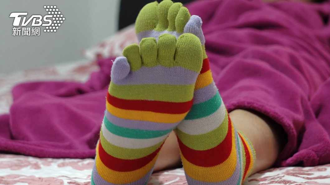 有些人喜歡在滾床時穿著襪子。（示意圖／shutterstock 達志影像）