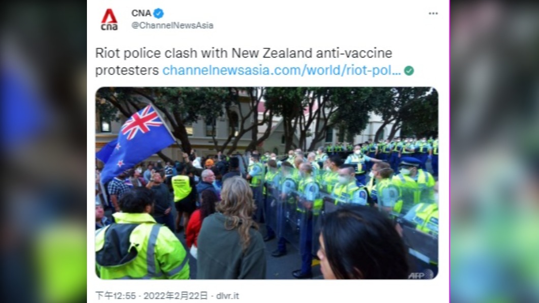 紐西蘭反疫苗示威者與警方發生衝突。（圖／翻攝自ChannelNewsAsia推特）