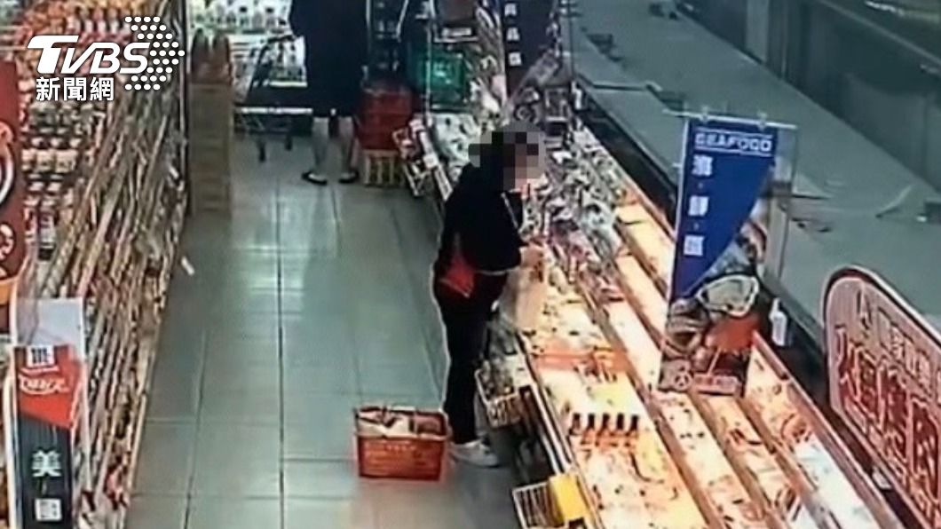 婦人超市偷竊，最後只結10顆南瓜。（圖／TVBS）